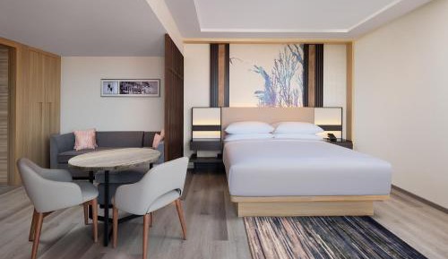 Premium, Guest room, 1 King, City view - 10% off on Food and Beverage