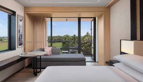 Premium, Guest room, 1 King, Balcony - 10% off on Food and Beverage