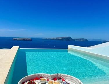 Deluxe Cliffside Suite with Private Infinity Pool & Heated Outdoor Jetted Tub - Caldera View