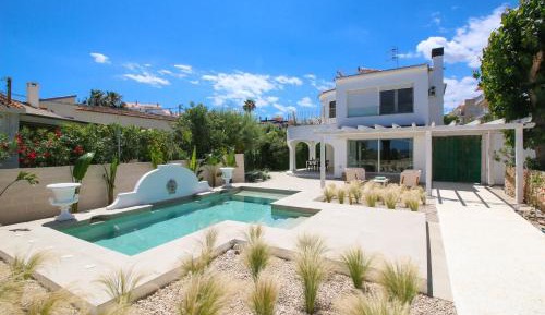 Villa - Beach Front