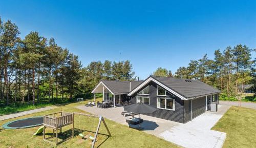 Seven-Bedroom Holiday Home