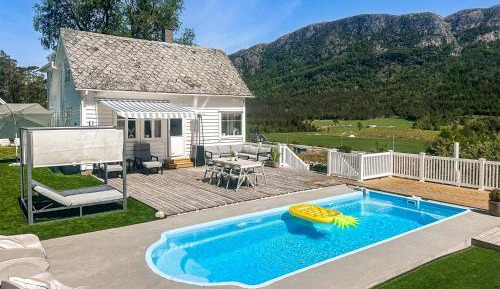 Three-Bedroom Holiday Home 