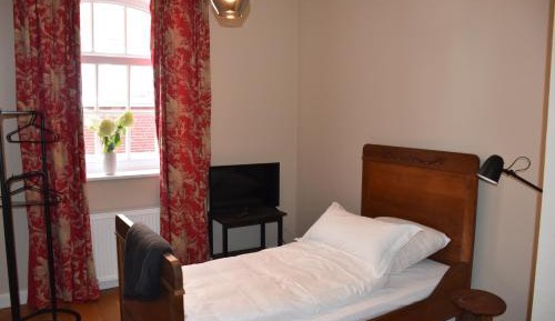 Single Room with Shared Bathroom