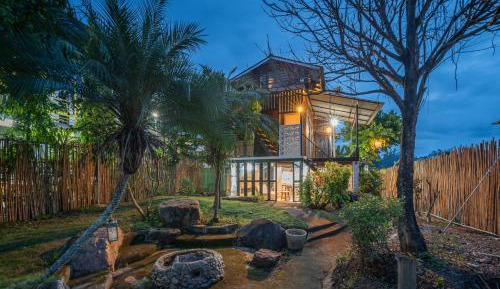 Villa with Garden View