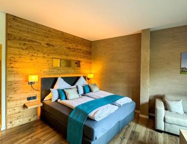 Junior suite with lake view and terrace