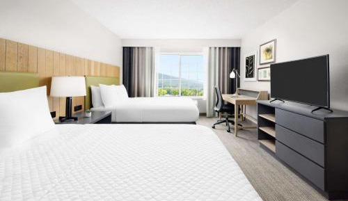 Queen Room with Two Queen Beds - Non-Smoking