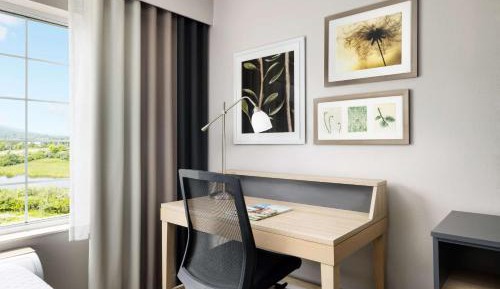 Queen Room with Roll-in Shower - Non-Smoking