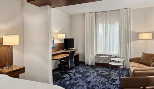 Executive Suite, 1 King, Sofa bed (Hearing Accessible)