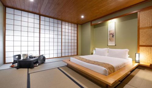 Suite with Lake View