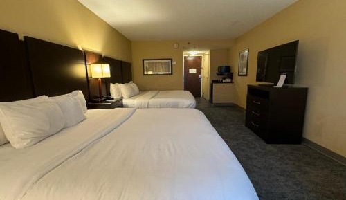 Queen Room with Two Queen Beds - Non-Smoking