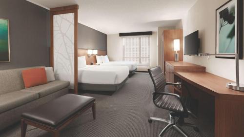 Queen Room with Two Queen Beds and Sofa Bed - High Floor