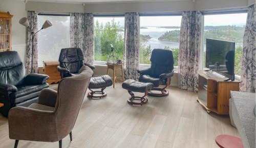 Five-Bedroom Holiday Home