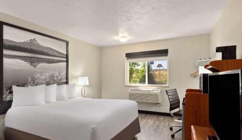 Queen Room - Non-Smoking