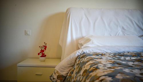 Queen Room with Shared Bathroom