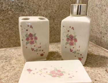 Bungalow with Garden View