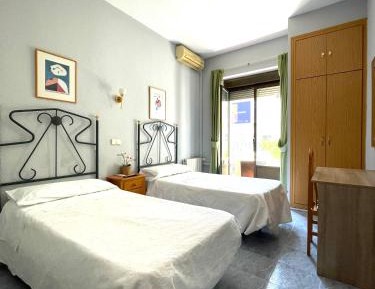 Twin Room with Private Bathroom