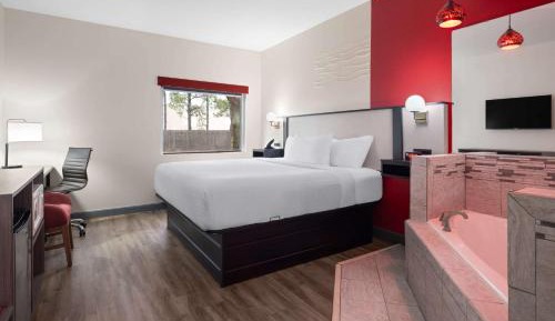 King Studio Suite - Non-Smoking