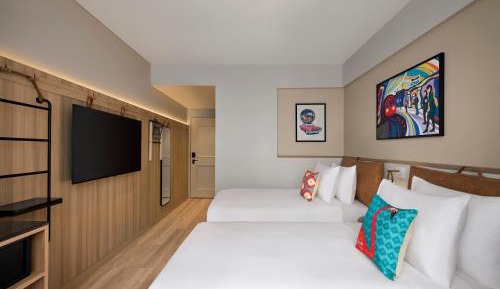 Moxy Queen Room