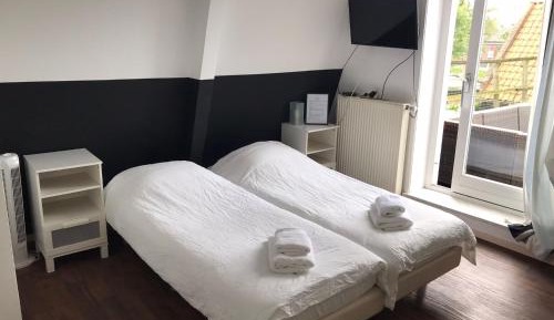 Twin Room with Private Bathroom