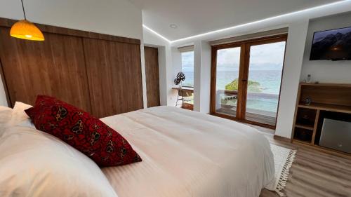 Deluxe Double Room with Balcony and Sea View