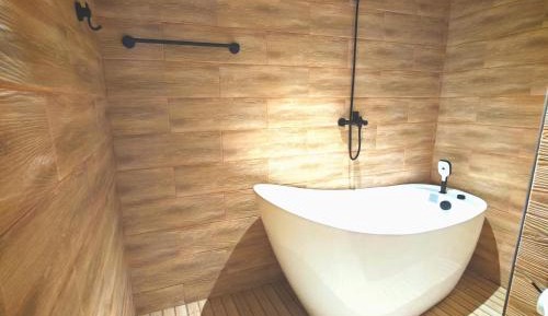 King Room with Spa Bath