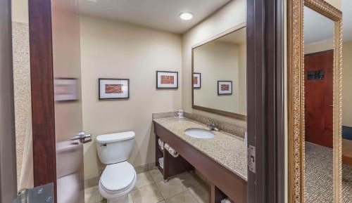 King Suite - Non-Smoking