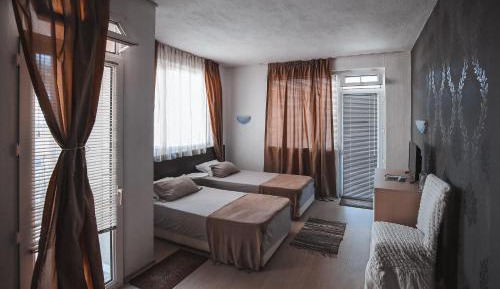 Double or Twin Room with Partial Sea View