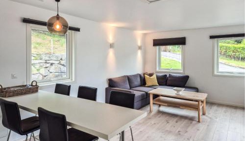 One-Bedroom Holiday Home