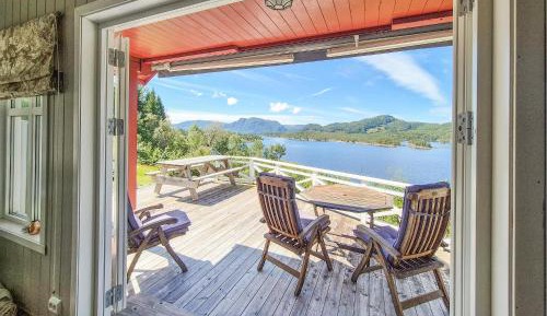 One-Bedroom Holiday Home