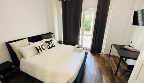 Queen Room with Garden View