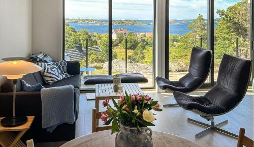 Four-Bedroom Holiday Home