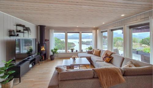 Five-Bedroom Holiday Home