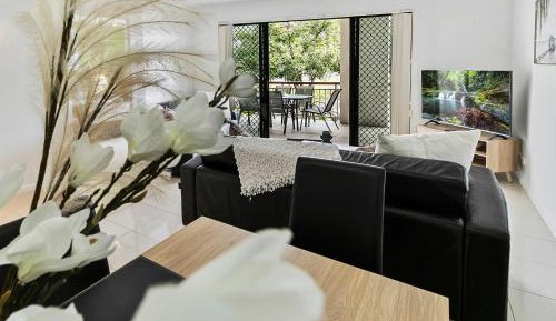 Apartment with Pool View 