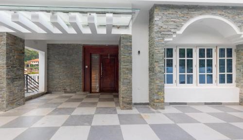 Villa with Garden View