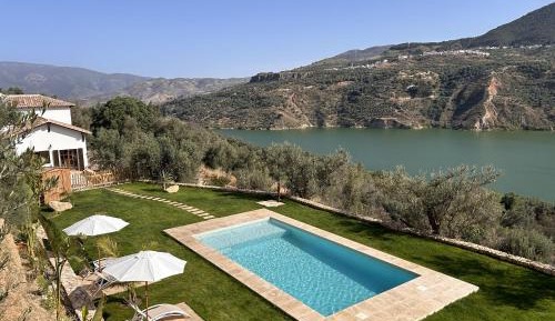 Villa with Garden View