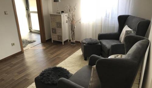 One-Bedroom Apartment with Shower