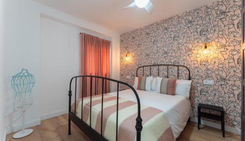 One-Bedroom Apartment with Park View