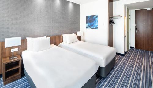 Standard Twin Room with Free Breakfast