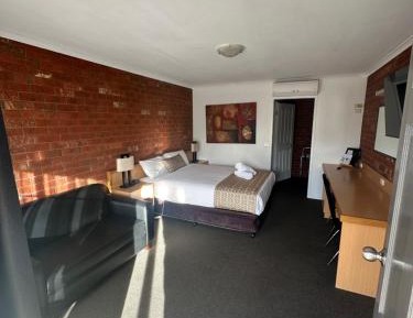 Standard Queen Room