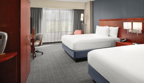 Queen Room with Two Queen Beds - Hearing Accessible