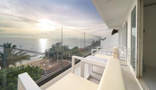 Villa - Beach Front