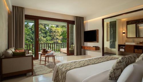 Cicada Valley Suite, 1 Bedroom Suite, 1 King, Forest view, High floor, Balcony, Includes yoga class, daily afternoon tea, daily resort cocktail, scheduled daily shuttle service to Ubud Center, and Wi-Fi