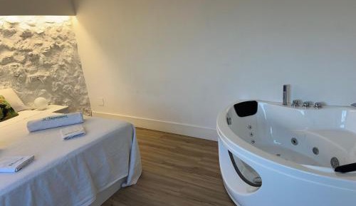 Deluxe One-Bedroom Apartment with City View