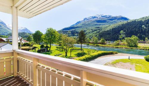 Medium Double room with balcony and river view