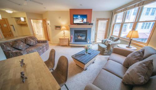 One-Bedroom Apartment with Balcony