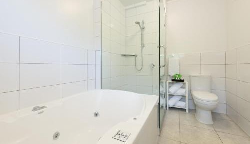 Deluxe Studio Suite with Spa Bath
