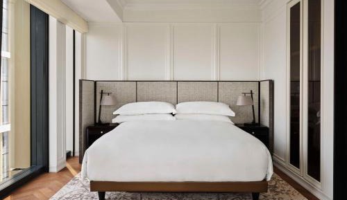 Corner King Room with River View