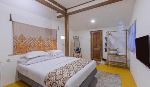 Queen Room with Garden View