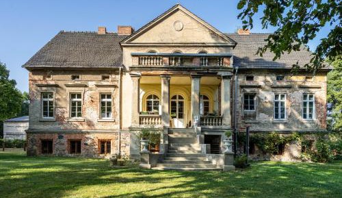 Superior One-Bedroom Apartment