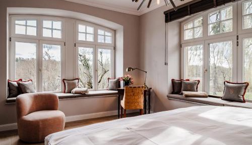 Suite with Lake View